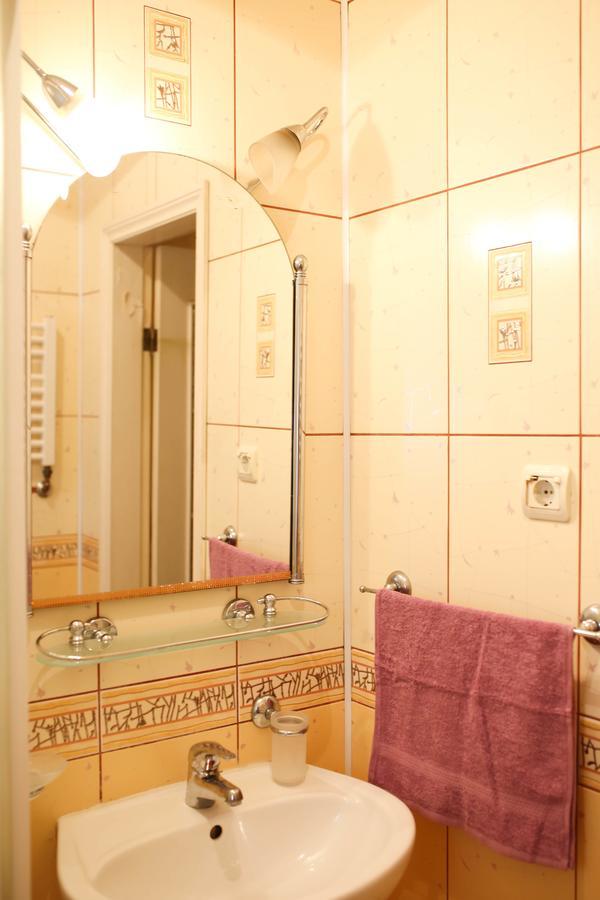 Apartment Near St. Elizabeth Church Lviv Kültér fotó