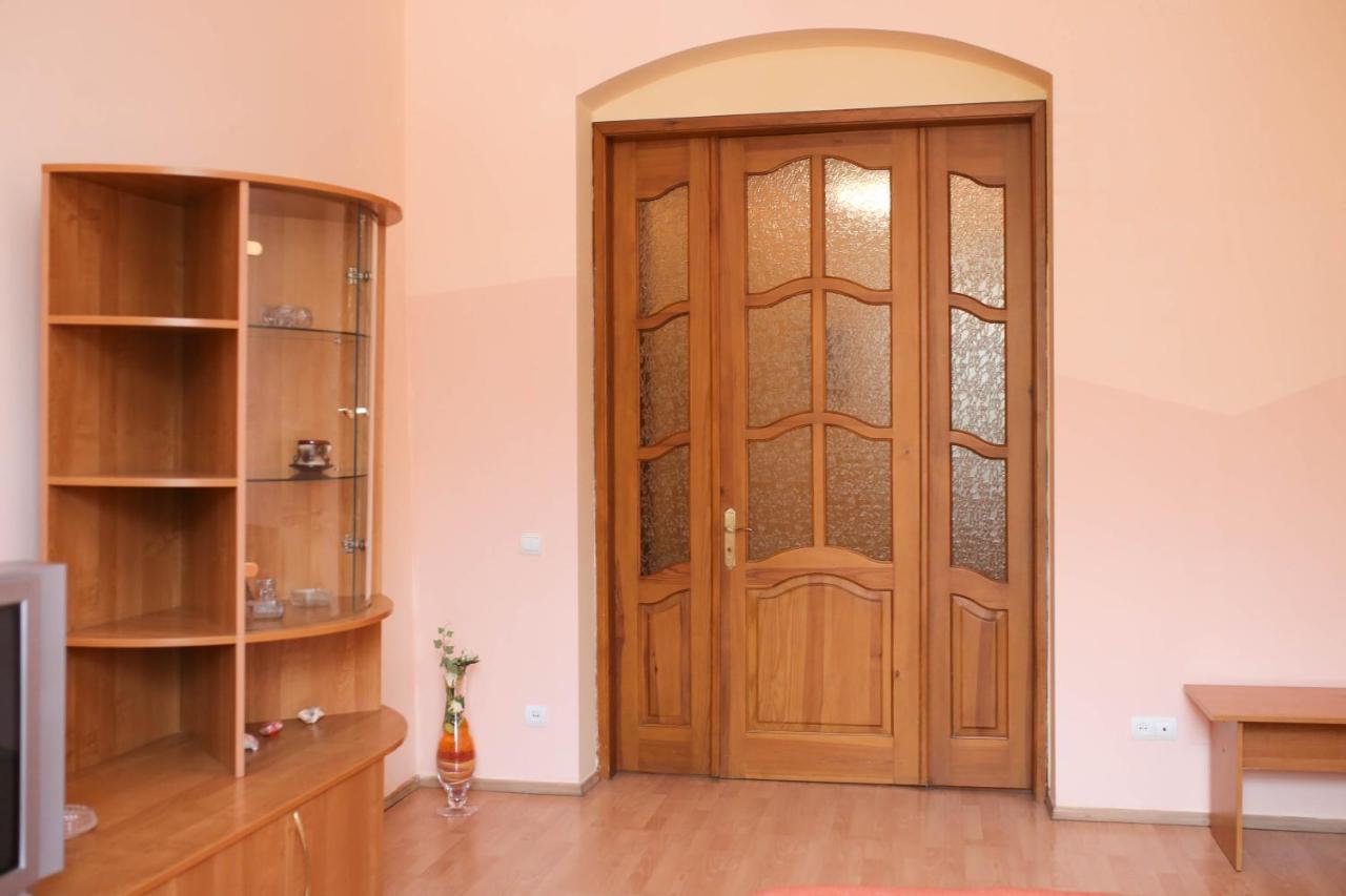 Apartment Near St. Elizabeth Church Lviv Kültér fotó